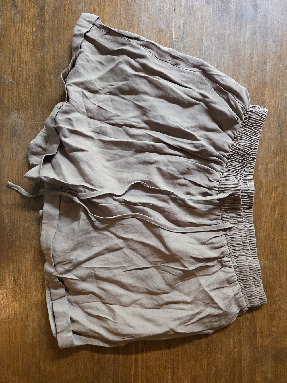 Light Taupe Women's Elastic-Waist Relaxed Shorts